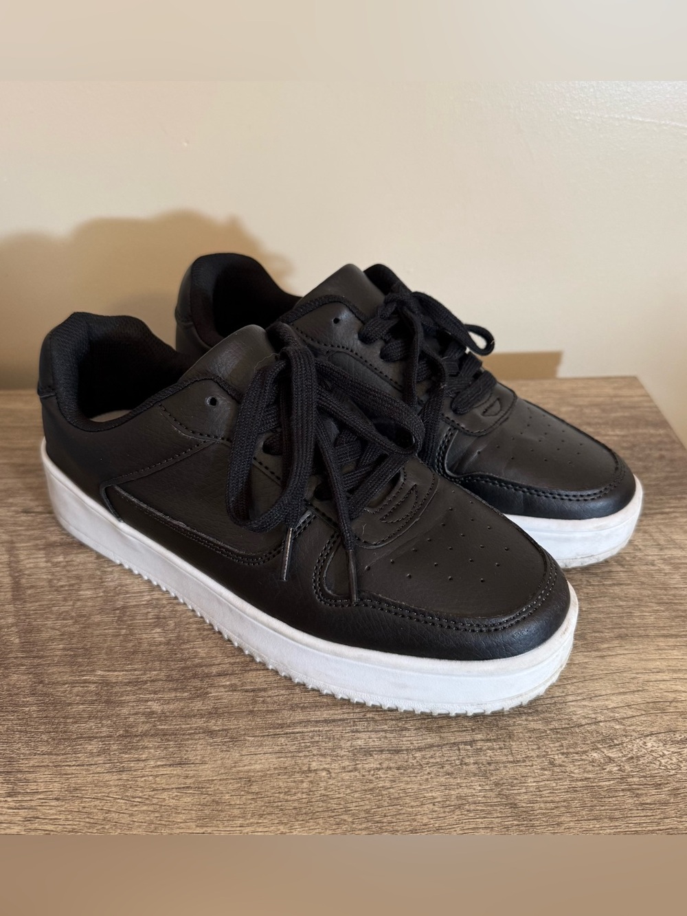 Time and Tru Platform Black Faux Leather Sneakers Women’s Size 8 Lace Up